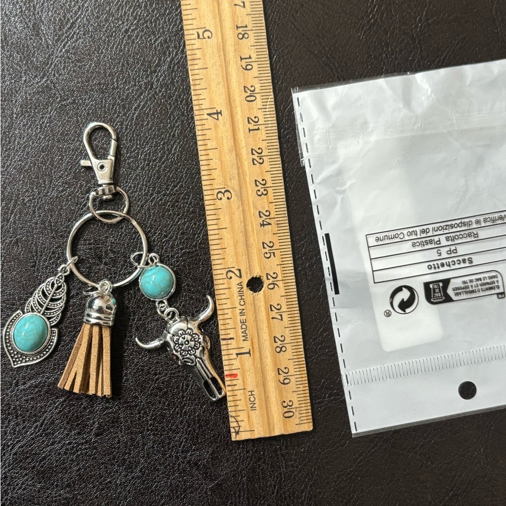 💥2/$24 or 3/$30💥 Southwestern Silver and Turquoise  Keychain / Bag Charm . NWT - Picture 2 of 3